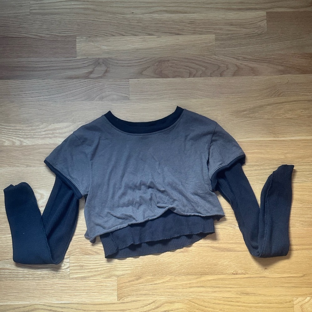 BDG Women’s Cropped Layered Longsleeve Size Small